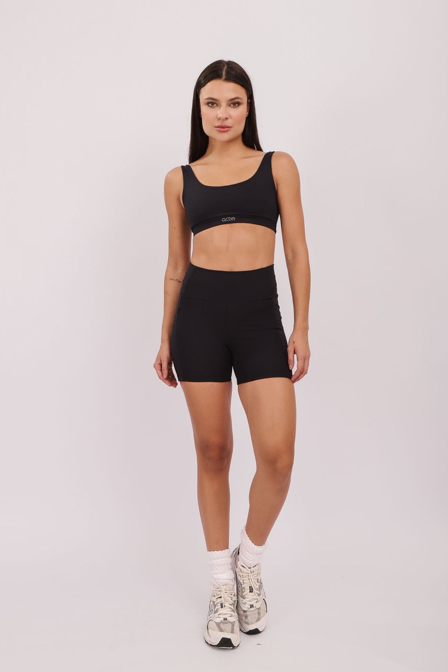 Conjunto Top Essential + Short Pocket Black